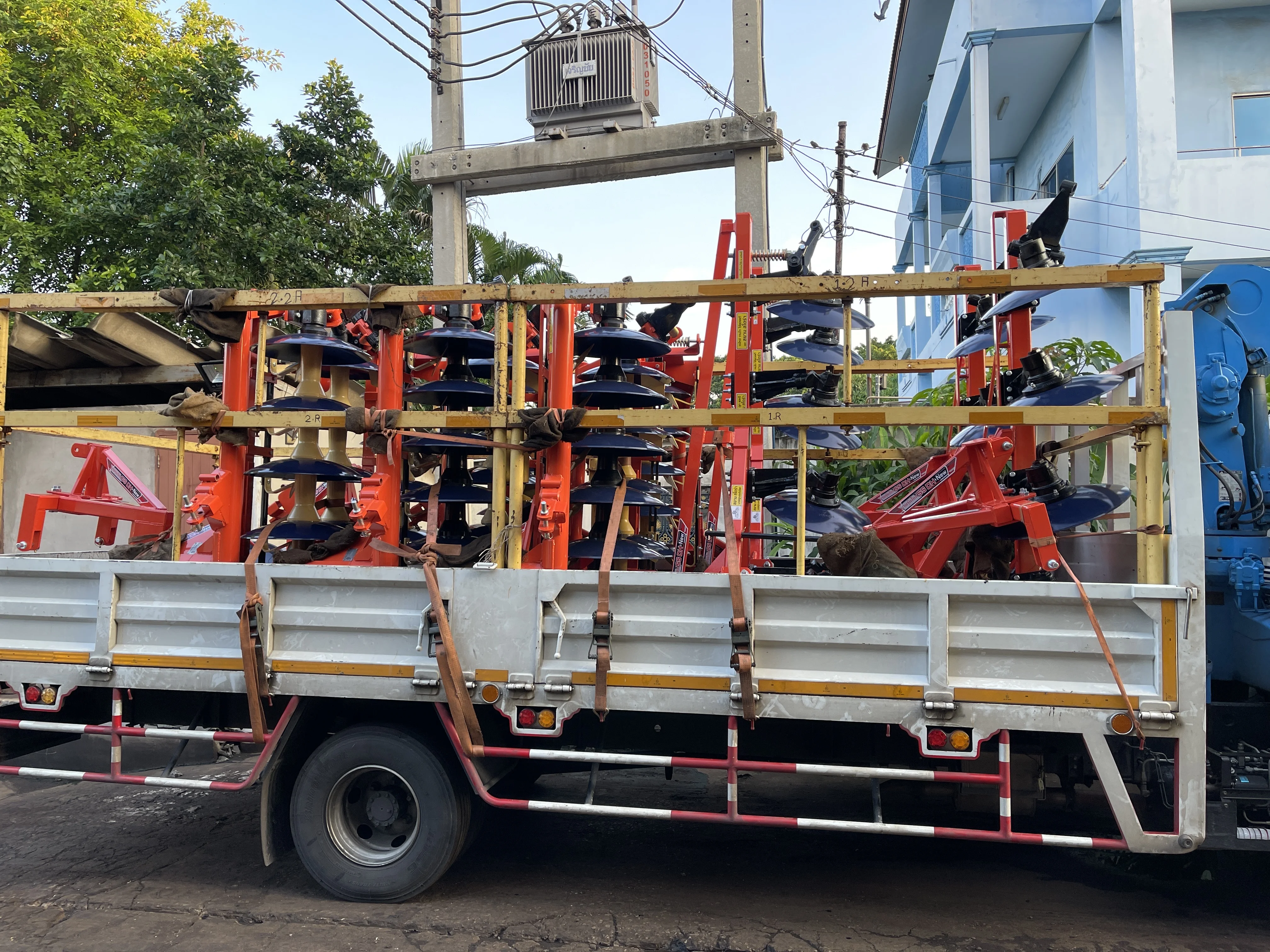 บริการจัดส่งผานบุกเบิกไปอีสาน สำหรับงานเตรียมดินและงานเกษตรขนาดใหญ่